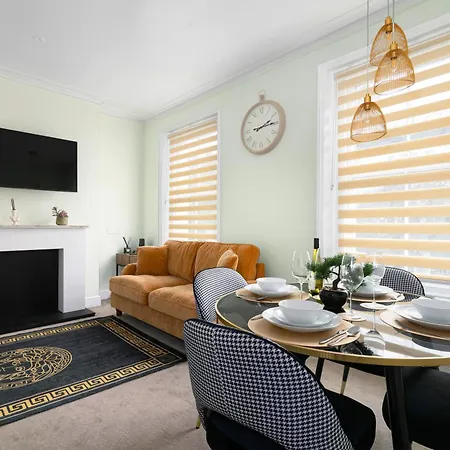 1 Bed Flat Minutes From Holland Park Station!-2