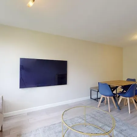 Canal View 2Bd Flat - Regents Park!-2
