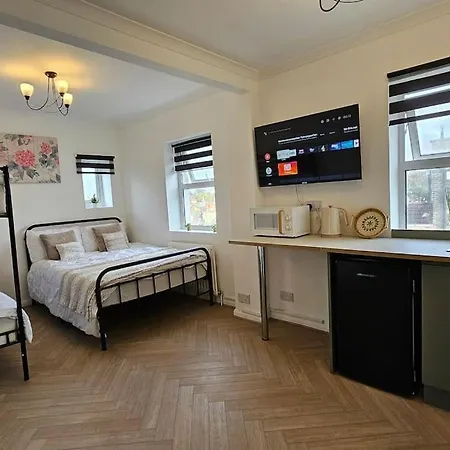Central Studios & Ensuite Rooms! - Camberwell-2
