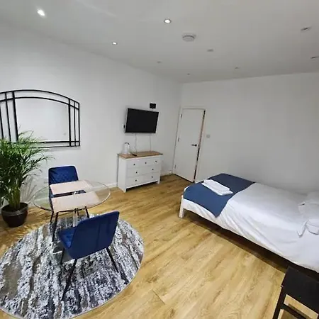 Cosy Apartment Alexandra Palace Haringey, London-3