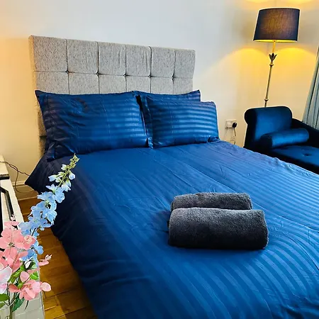 Stunning One Bedroom Studio Flat-3