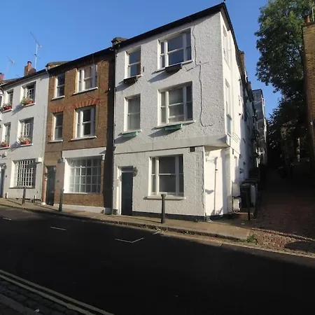 Cute & Quiet Apartment In The Heart Of Hampstead-3