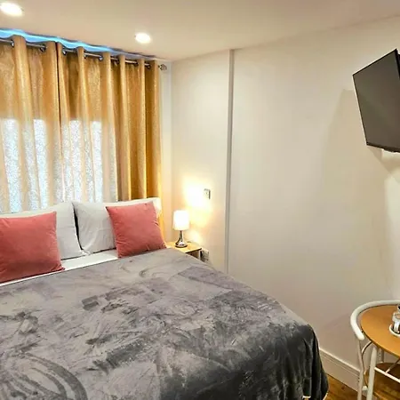 Claire Double Room-3