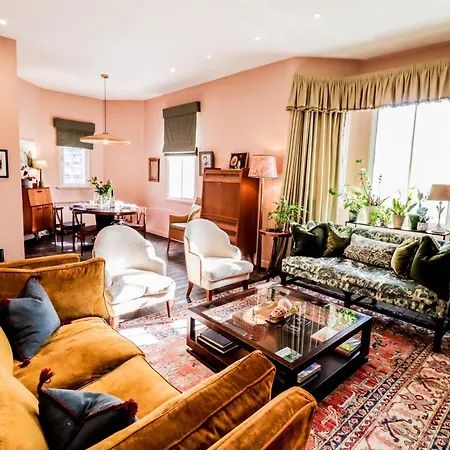 Elegant Central London Flat With Stylish Decor-2