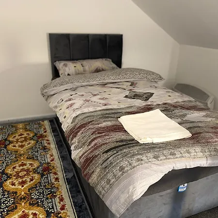 Studio With 3 Beds- 20 Min From London Bridge And Gatwick Airport-2