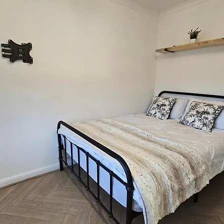Central Studios & Ensuite Rooms! - Camberwell-3