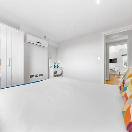 Stunning Hyde Park Apartments-3