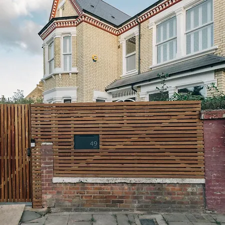 Lin Song House South London Garden Room Getaway-2
