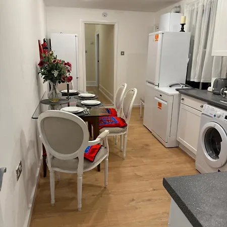 Compact And Friendly Price Room-3