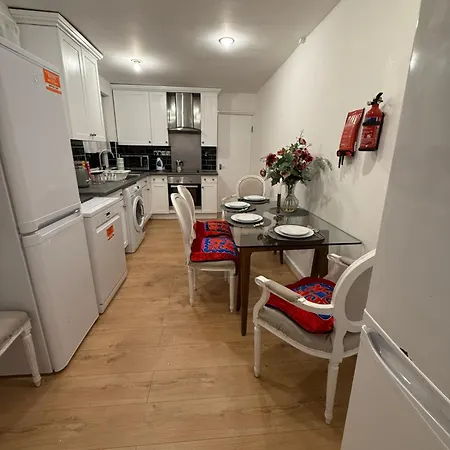 Affordable, Cozy And Beautiful Rooms In Hammersmith-3