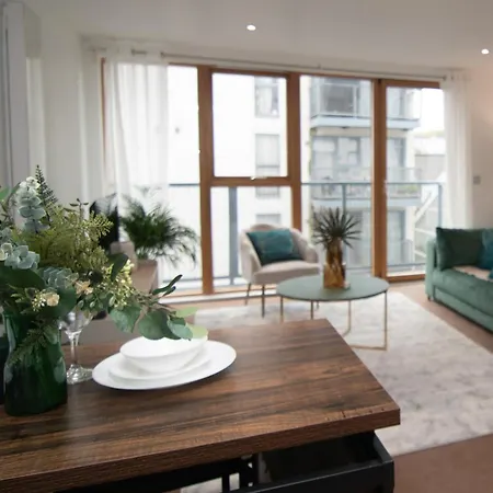 Cosy 2 Bed Hackney Apartment Sleeps 8-3