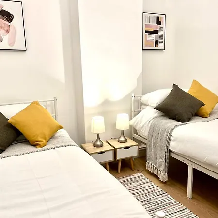 London Flat - Good Access To Central And More!-2