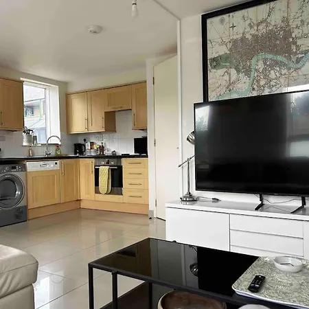 2-Bedroom Portobello Apartment-2