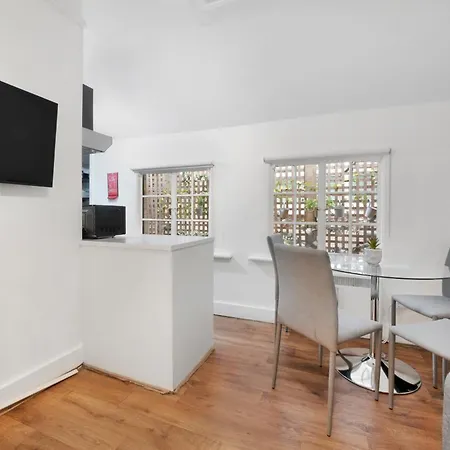 2 Bed Piccadilly Apartment 1-3