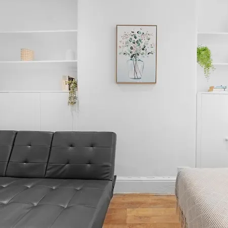 2 Bed Piccadilly Apartment 1-2