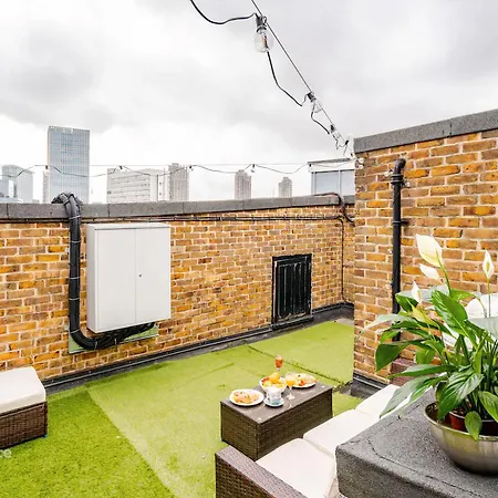 2Bd With View - 5 Sleeps - Old St-3