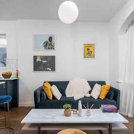 Beautiful Luxe 3 Bedroom With 4 Beds-2