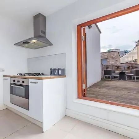 Lovely 2 Bedroom With Patio Waterloo Lm1-3