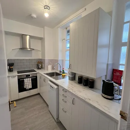 1 Bed Apartment - Centrally Located In The Heart Of Westminster-3