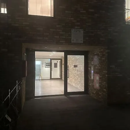 Modern 2 Bed Flat In Ealing-3