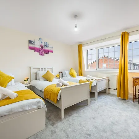 Wilkinsons Home-Free Parking, Perfect For Contractors & Weekend Getaways, Near London City Airport & Excel-3