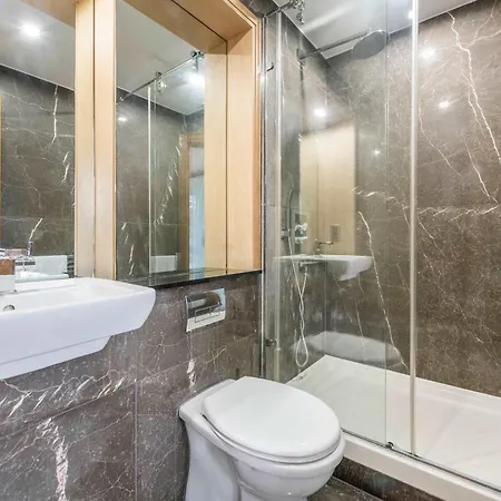 Spacious 2-Bed - Balcony - St Pancras - Sleeps 6-3
