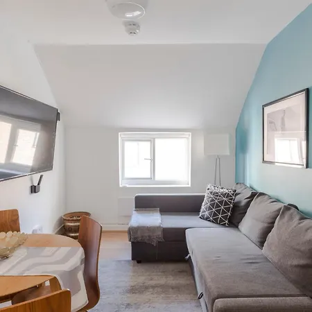 Quiet Mews 1-Bed - Fitzrovia - Sleeps 4-3