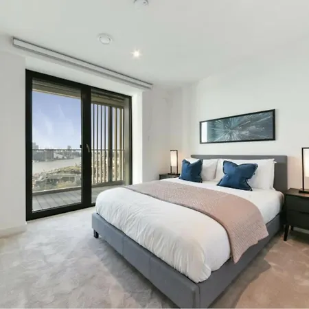 Modern Apartment In London-2