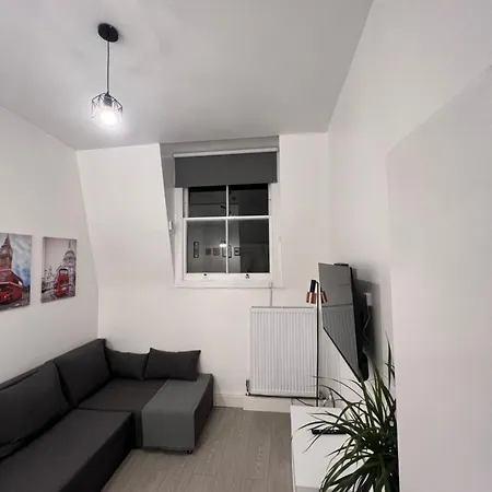 2 Bed Apartment In Central London On 3Rd Floor - Newly Refurbished - No Lift-3