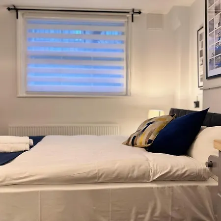 Camden Luxury Studio Flats&En-Suit Rooms-3