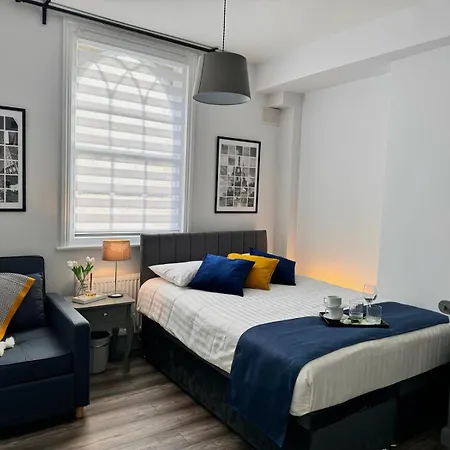 Camden Luxury Studio Flats And En-Suit Rooms-3