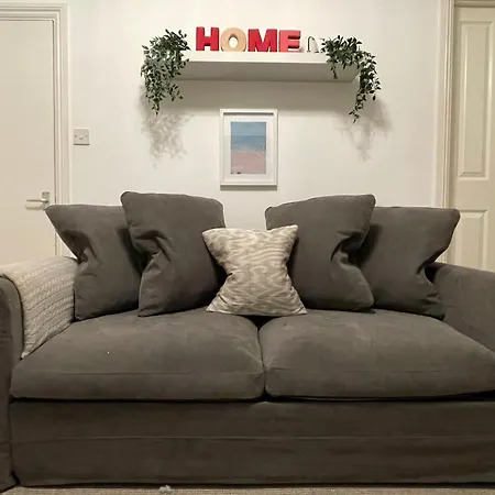 Modern And Luxurious 2 Bed Apartment-2