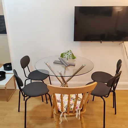 Two Bedroom Apartment In Queensway, London W2,-2