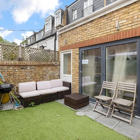 Putney Thames Garden Flat-3