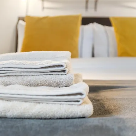 Putney Thames Garden Flat-2