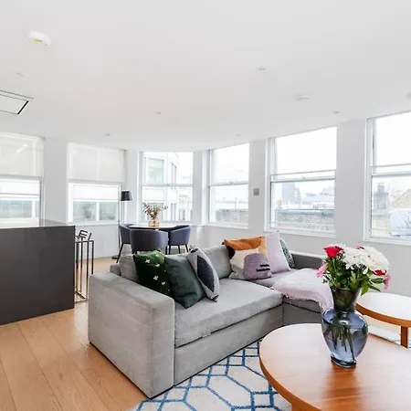 Perfect One Bed In Green Park Station-2