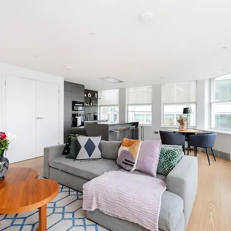 Perfect One Bed In Green Park Station-3