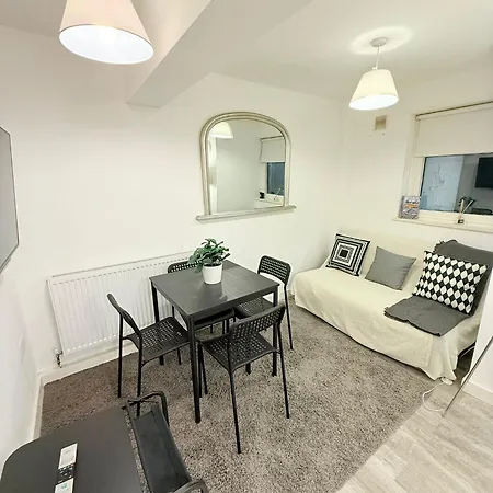 Central London Guest Flat-3