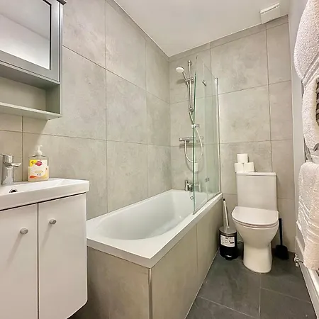 Flat B Stockwell-2