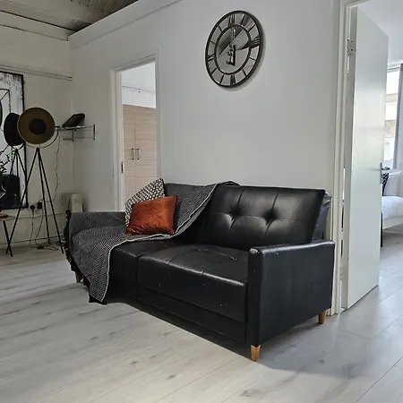 Trendy Apartment In Old Street-3