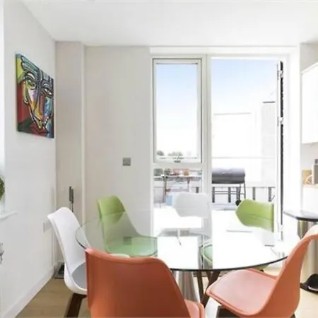 2-Bed Terrace Flat Close To Tower Bridge-3