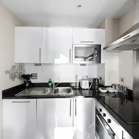 Londwell, Canary Wharf Skyline Balcony Suite-3