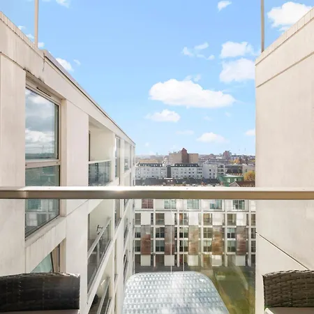 Londwell, Canary Wharf Skyline Balcony Suite-2