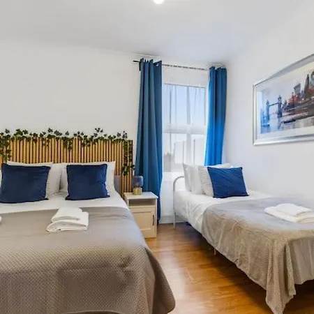 Modern Apartment In Leytonstone-3