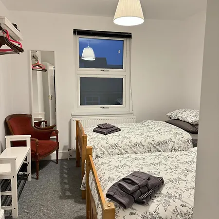 Apartment Near Alexandra Palace, London-2