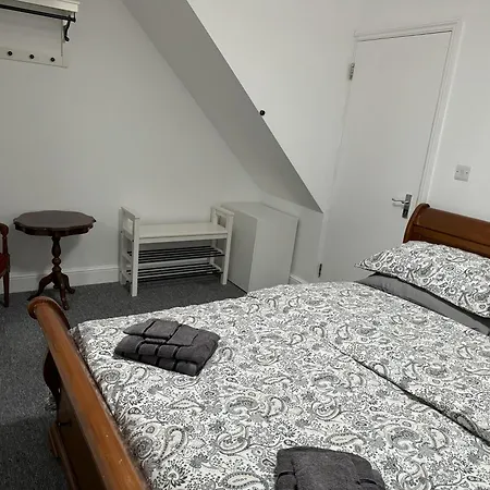 Apartment Near Alexandra Palace, London-3