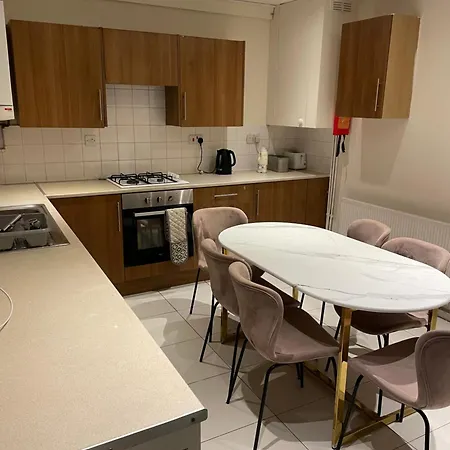 Family-Friendly Home In London-2