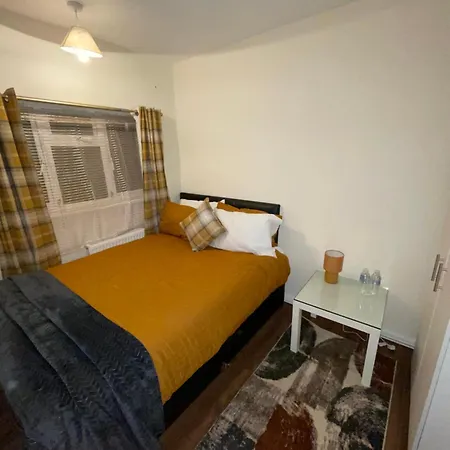 Family-Friendly Home In London-3