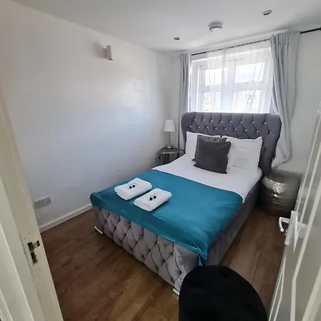 Urban Hideaway 2Beds Apartment-3
