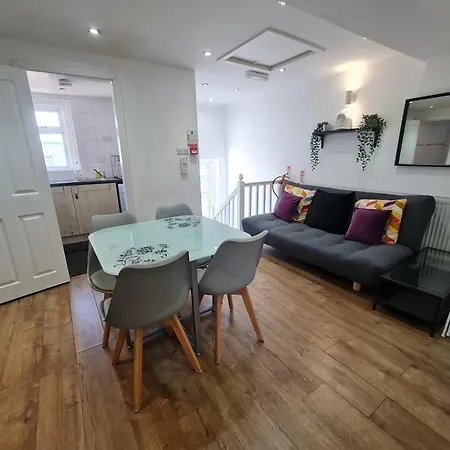 Urban Hideaway 2Beds Apartment-2
